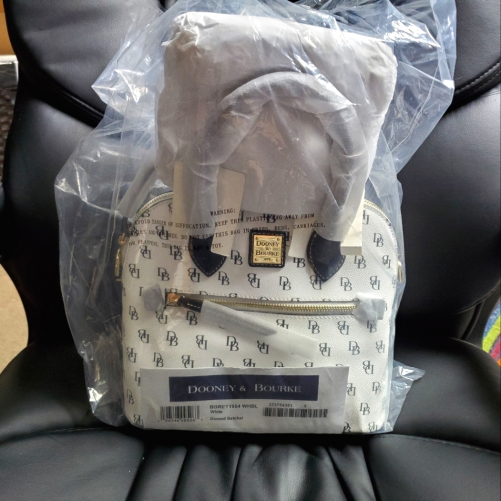 NOT FOR SALE Brand new Dooney and Bourke purse